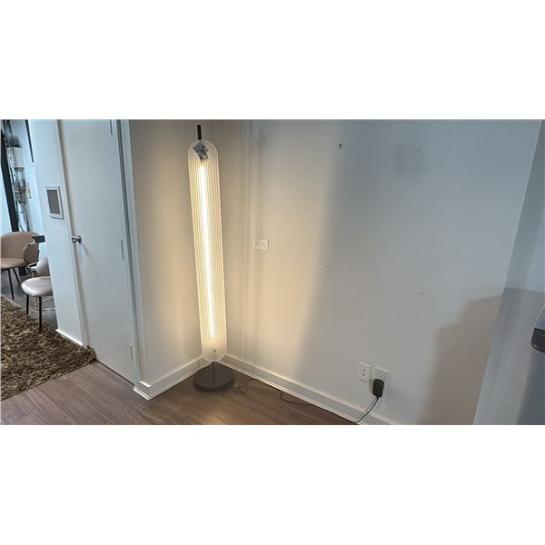 FOUNT FLOOR LAMP