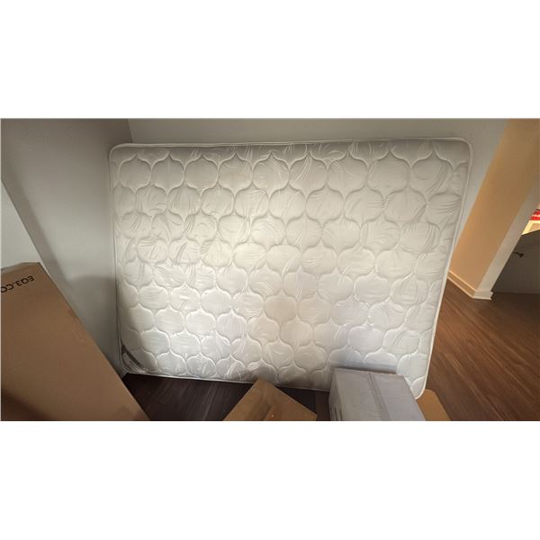 QUEEN SIZE FOAM MATTRESS