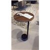 Image 1 : SUN SIDE TABLE.