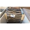 Image 1 : EQ3 MEDINA BLACK/BEIGE THROW.