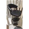 Image 2 : CALLIGARIS NEW YORK HYDRAULIC STOOL. 100% LEATHER. BAR HEIGHT TO COUNTER HEIGHT. RETAIL $1,450