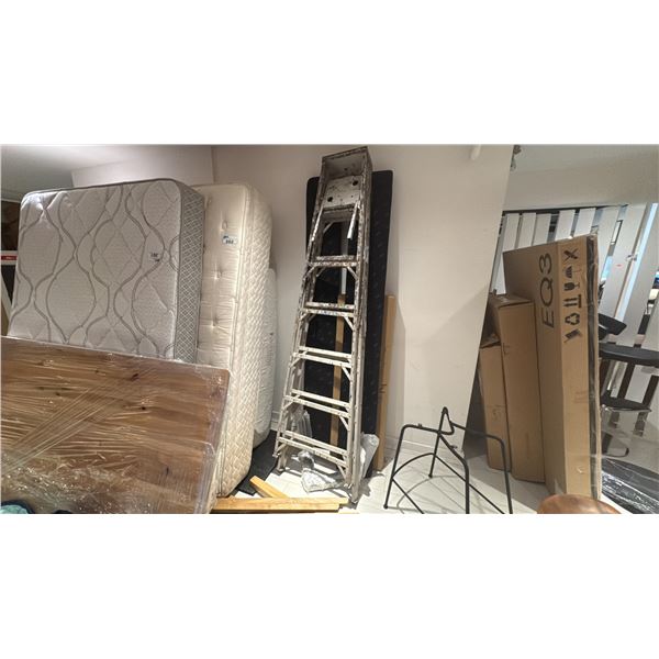 7' ALUMINUM LADDER