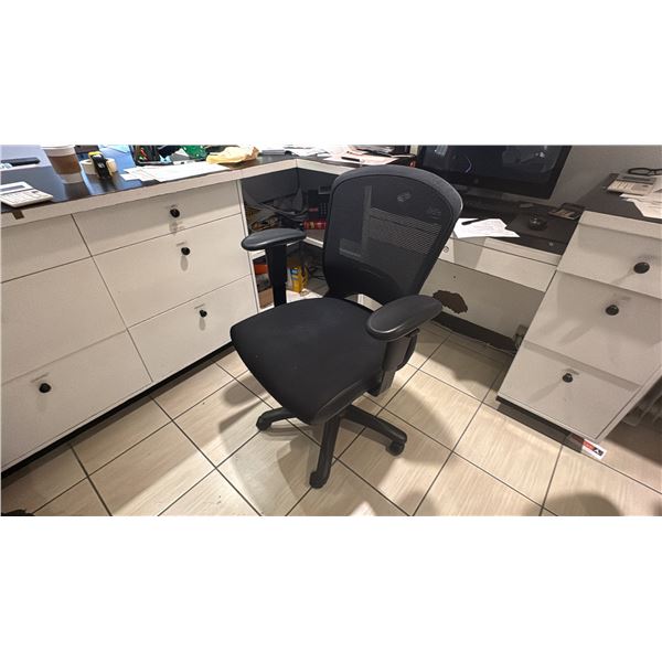 MESH BACK TASK CHAIR. ADJUSTABLE ARMS.
