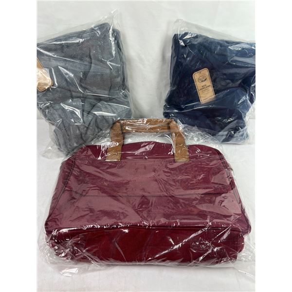 Laptop bag & 2 blankets (new)