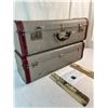Image 3 : Suitcase shelves, Grey with Burgundy stripes