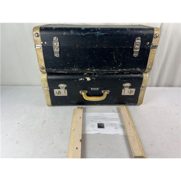Suitcase shelves, black with white trim