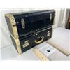Image 3 : Suitcase shelves, black with white trim