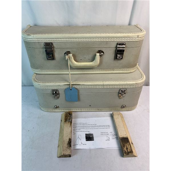 Suitcase shelves, white