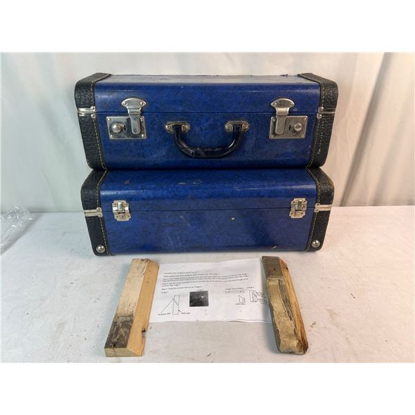 Suitcase shelves, Blue with black trim