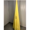 Image 1 : Yellow door xmas tree