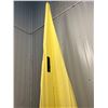 Image 2 : Yellow door xmas tree