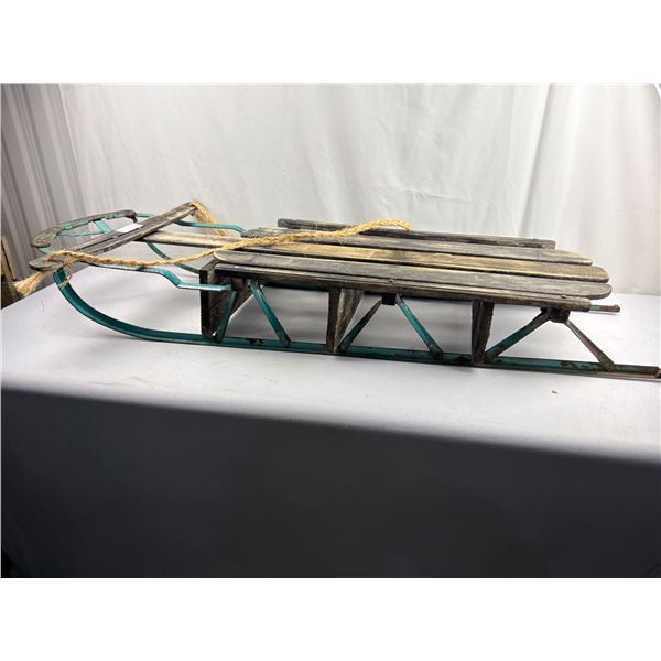 Blue sleigh shelf