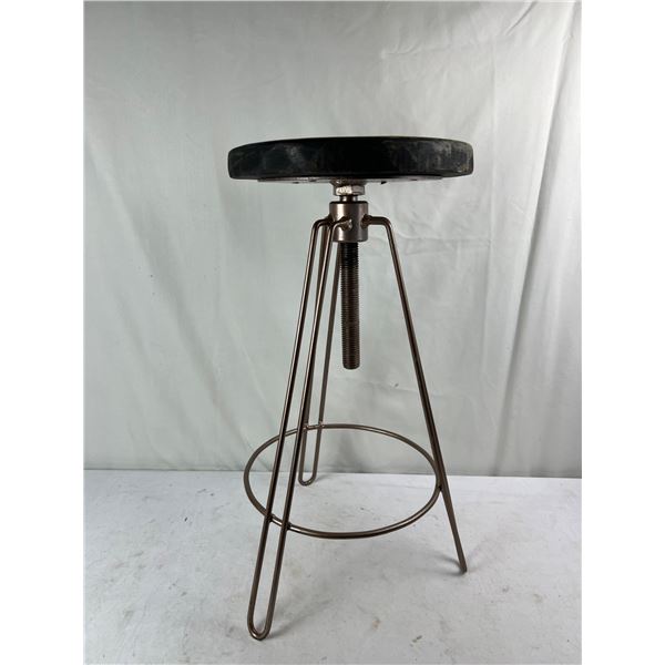 Spinning stool