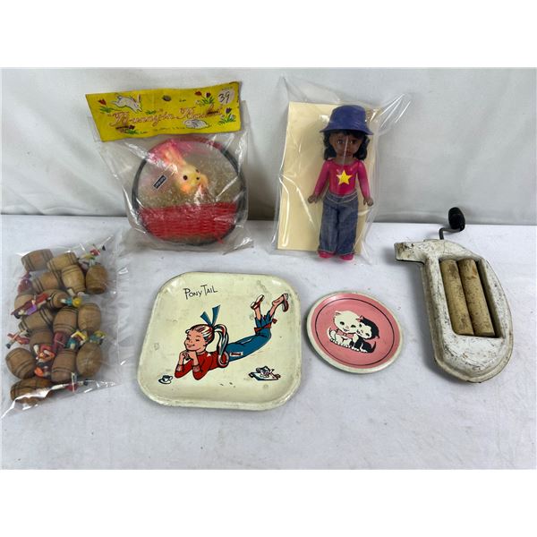 Assorted vintage children's tin toys lot