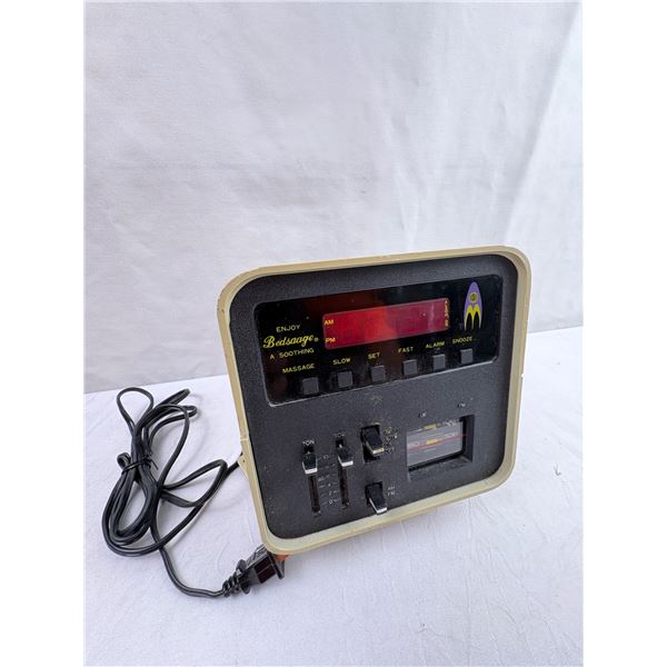 intage AM/FM Radio Alarm Clock - Bedsaage