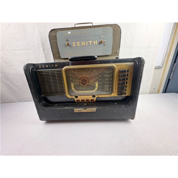 1951 Zenith Trans-Oceanic H500 Radio