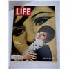 Image 5 : Vintage Life Magazine Lot: John Wayne & Redford