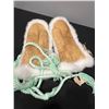 Image 2 : Handcrafted indigenous mittens