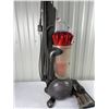 Image 3 : Dyson Vacuum