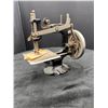Image 1 : Vintage / Antique Singer Sewhandy 20