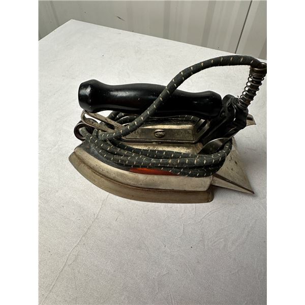 Vintage Knapp Monarch electric Iron