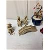 Image 2 : assorted Japanese-style ornaments, 3 snuff bottles