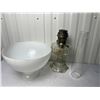 Image 1 : Clear base Aladdin  table oil lamp