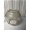 Image 4 : Coleman Oil Lamp with 2 globes