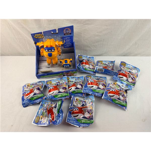 Super Wings Super Charged Donnie & Pet Figure with 10 Mini Flyer Blind Bags