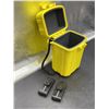 Image 3 : X-treme yellow waterproof case with clips