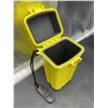 Image 4 : Yellow Hard Plastic Protective Case