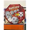 Image 2 : Huge Yahtzee Giant Edition Game Set