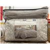 Image 2 : Jennifer Adams 6 Piece Queen/Grand Comforter