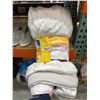 Image 2 : Simmons Down Alternative Blanket, Queen