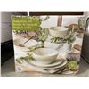Image 2 : Over and Back 16-Piece Dinnerware Set