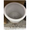 Image 5 : Rivet Mid-Century Ceramic Planter with Stand