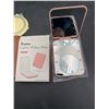 Image 4 : Magnetic Wallet and Lighted Makeup Mirror