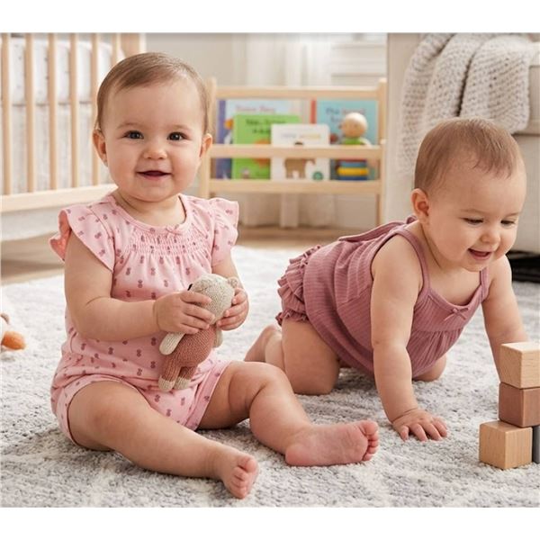 Carter's 4-piece baby girl outfit, 12M