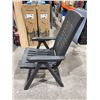 Image 4 : Lot of 2 Plastic Chairs, 42in x 27in