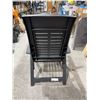 Image 5 : Lot of 2 Plastic Chairs, 42in x 27in