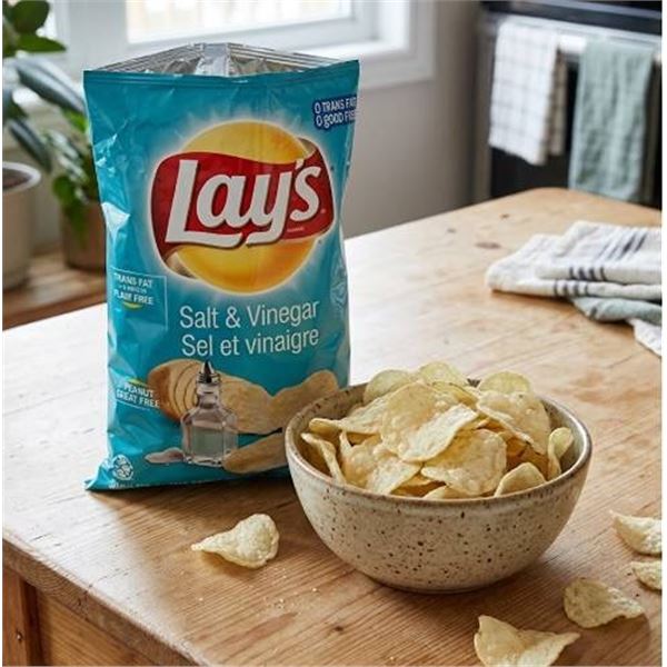 Lay's Salt & Vinegar Potato Chips 40x40g