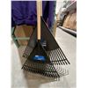Image 3 : SET OFÂ  Poly Leaf Rakes by Rona and Vali+