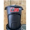 Image 2 : Rubbermaid Roughneck 32-Gallon Trash Can