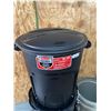 Image 3 : Rubbermaid Roughneck 32-Gallon Trash Can