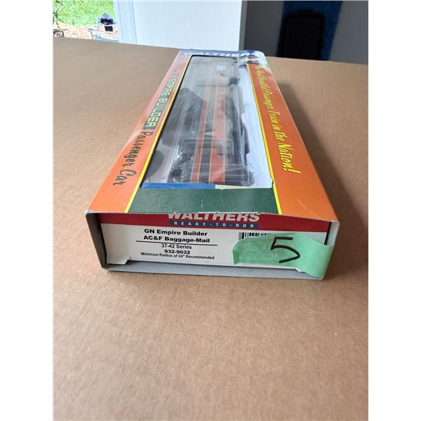WALTHERS HO SCALE GN EMPIRE BUILDER AC&F BAGGAGE-MAIL CAR 932-9032
