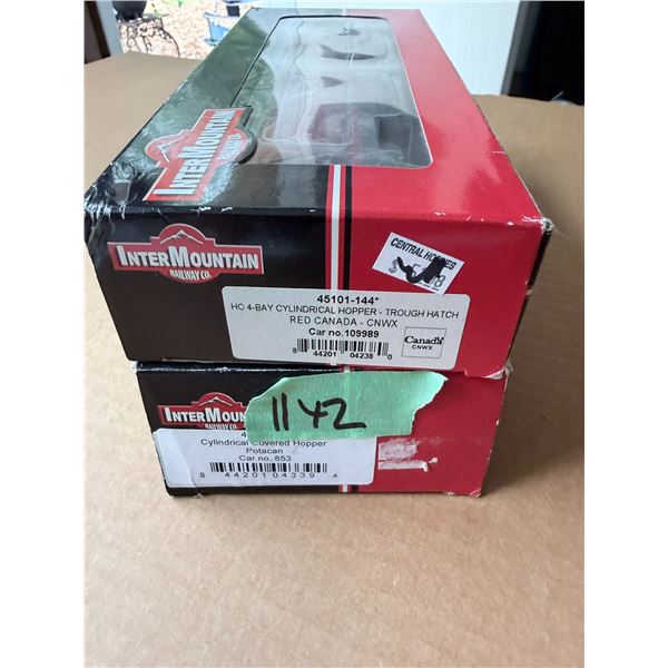GROUP OF 2 INTERMOUNTAIN HO SCALE COVERED HOPPER CARS 45101-44 AND CAR NO. 853