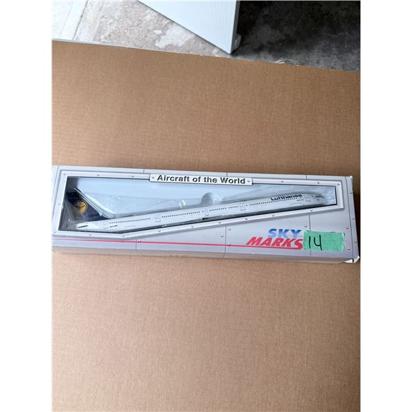 AIRCRAFT OF THE WORLD LUFTHANSA A340-600 1/200 SCALE MODEL AIRPLANE DIECAST