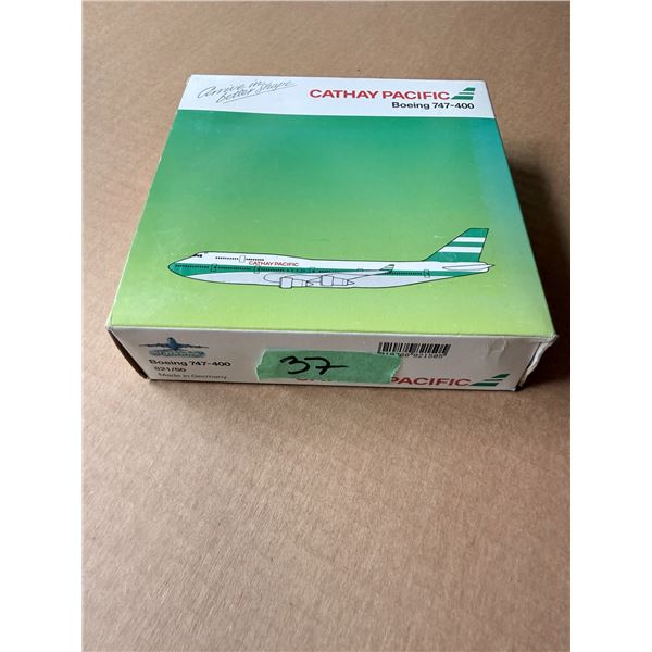 CATHAY PACIFIC BOEING 747-400 MODEL AIRPLANE DIECAST