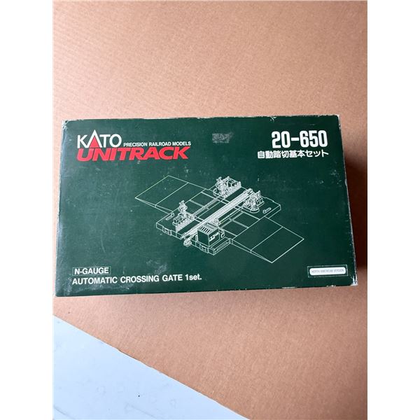 KATO UNITRACK 20-650 N-GAUGE AUTOMATIC CROSSING GATE SET