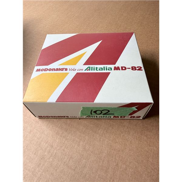 MCDONALD'S VOLA CON ALITALIA MD-82 BOX DIECAST